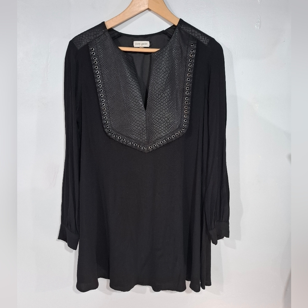 Liberty Garden Black Shift Tunic Long Sleeve Womens Size S Panel Animal Print